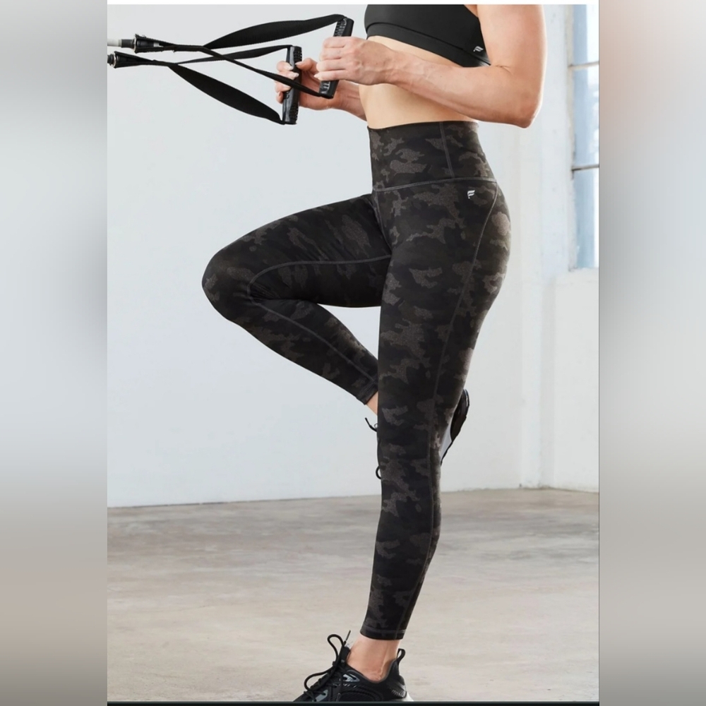 Fabletics Define PowerHold High Waisted 7/8 Leggings Size Small Charcoal Chamo
